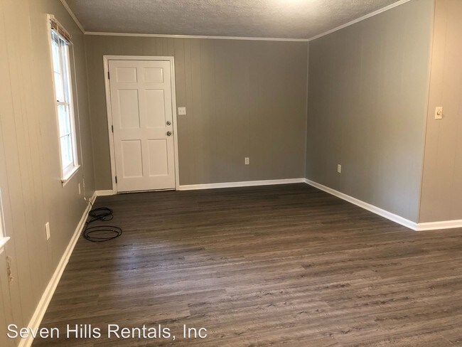 Building Photo - 515 Chateau Dr SE