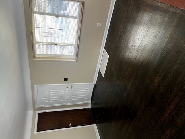 Building Photo - 4 bedroom house | Mayflower Ave |