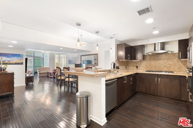 Building Photo - 13650 Marina Pointe Dr