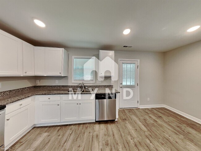 Foto del edificio - 3 br, 2.5 bath House - 155 McKinnon Ave NE