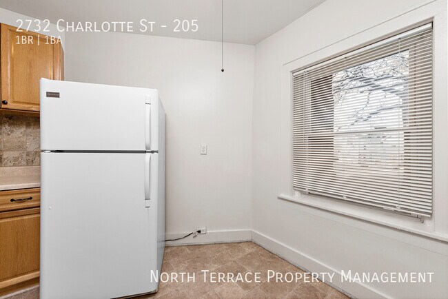 Foto del edificio - Charming, VINTAGE 1BR with Balcony - Close...