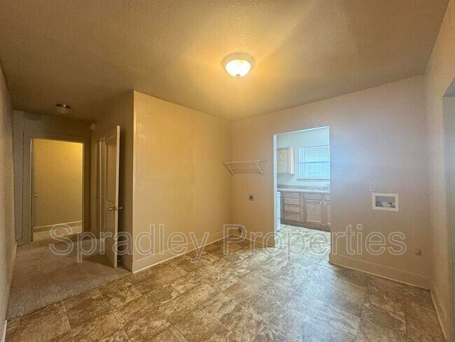 Foto del edificio - 234 W 7th Ave