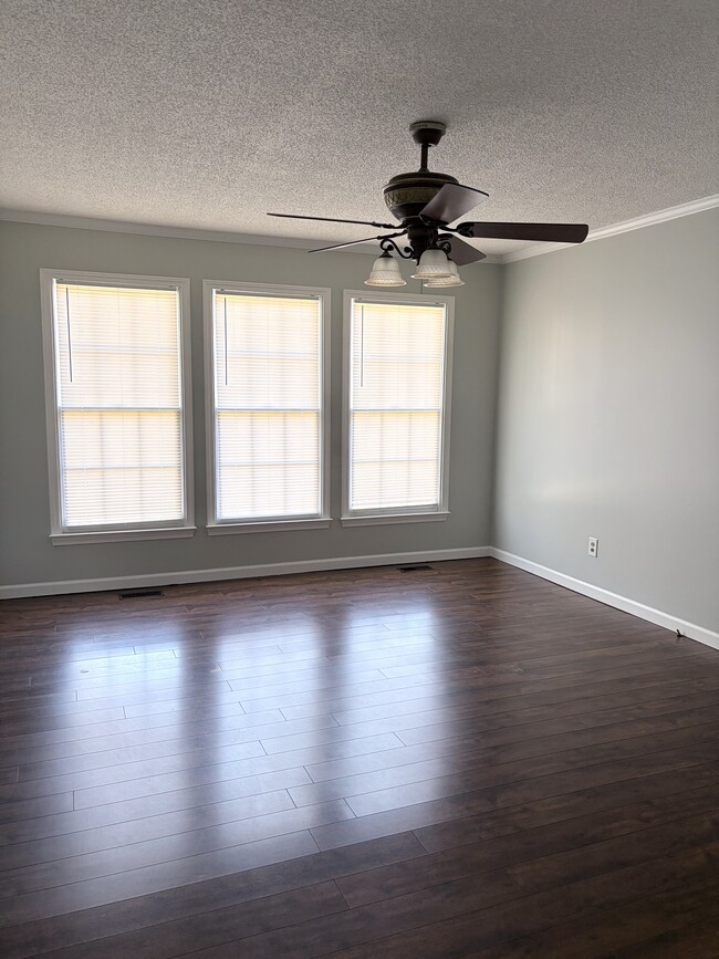 Building Photo - 25 Kingston Rd