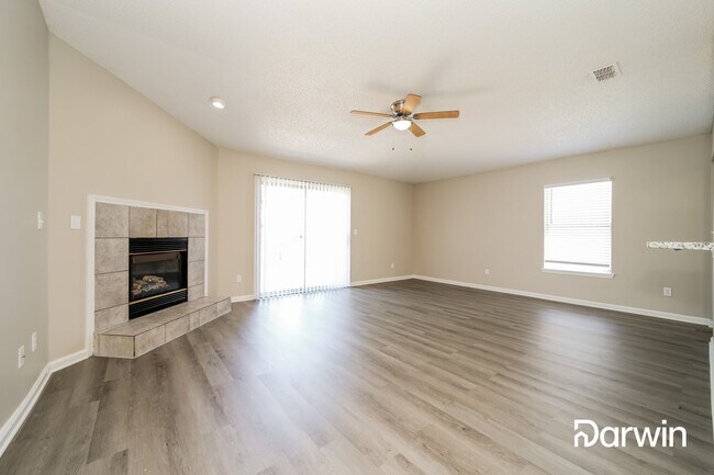 Foto del edificio - 7461 International Village Dr, Jacksonvill...