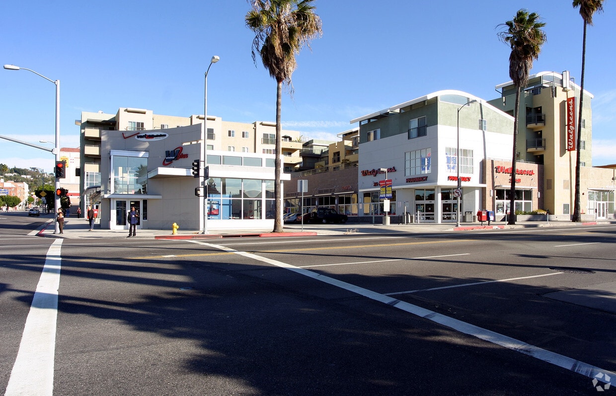 Primary Photo - Views at 270