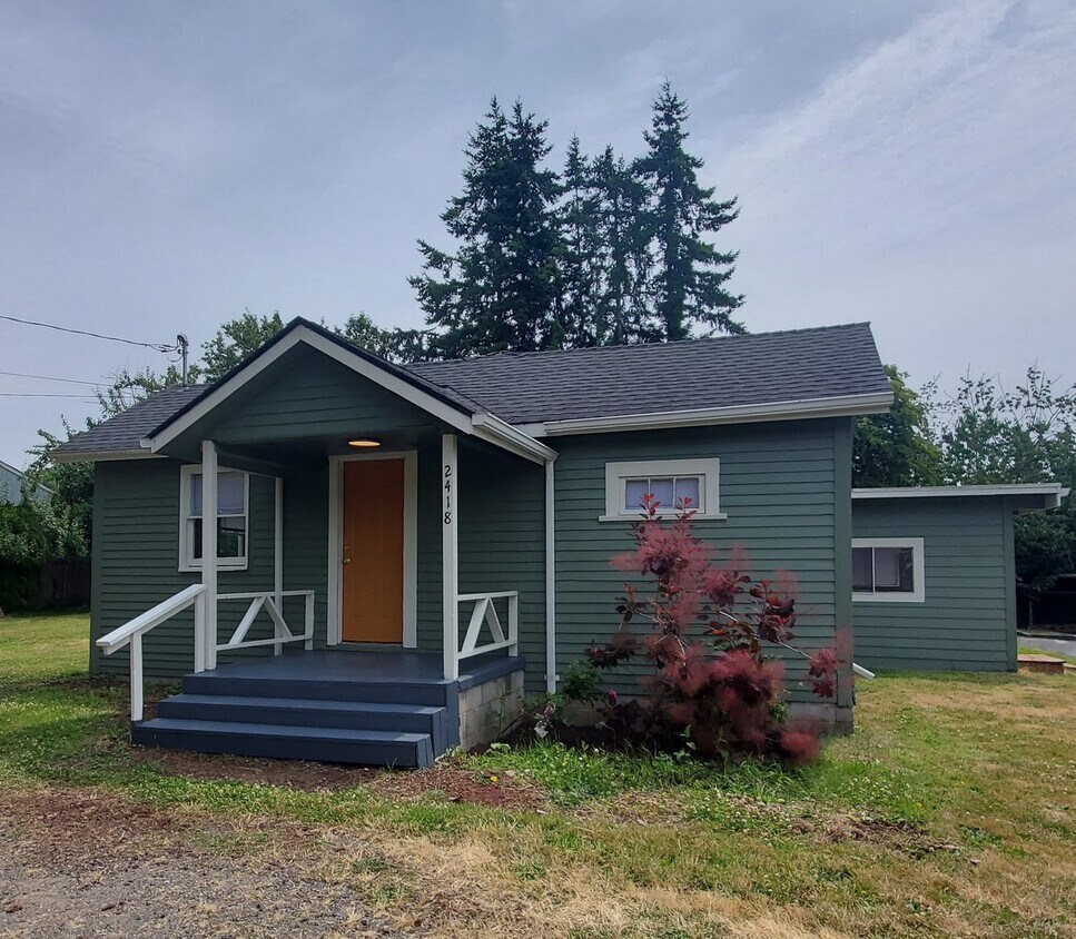 Foto principal - 2 Bedroom, 1 Bathroom Home with a Den for ...