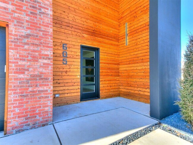 Foto del edificio - 605 N Idaho Ave