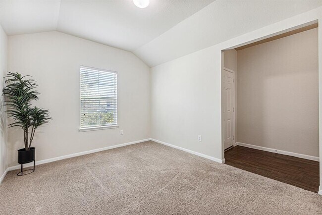Building Photo - 604 Silver Wing Dr