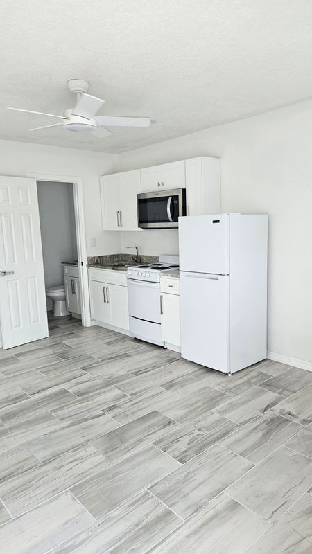 Building Photo - 2700 Jimmy Buffett Mem Hwy