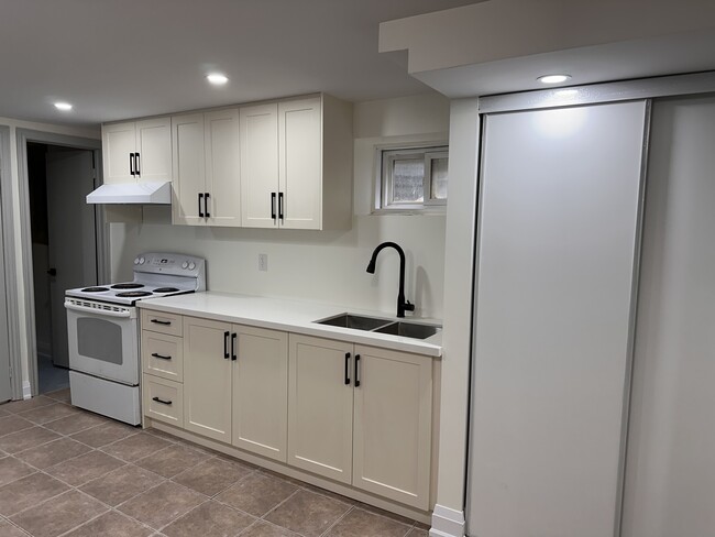 Building Photo - 251 Archdekin Dr