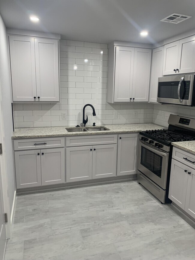 Building Photo - 763 E 33rd St N