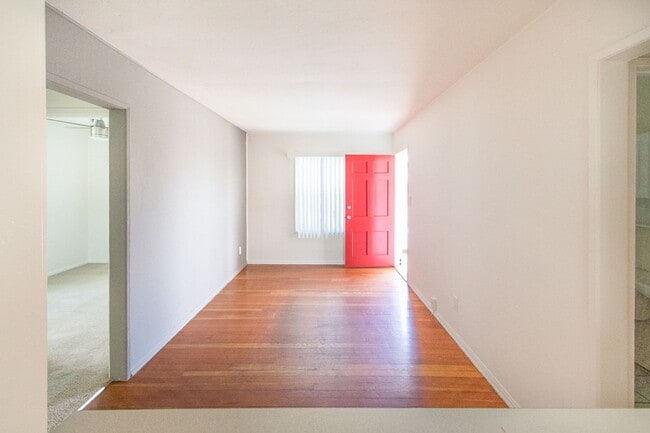 Foto del edificio - Charming 2 Bed /1 Bath Pacific Beach Duplex Near the Ocean & Bay!