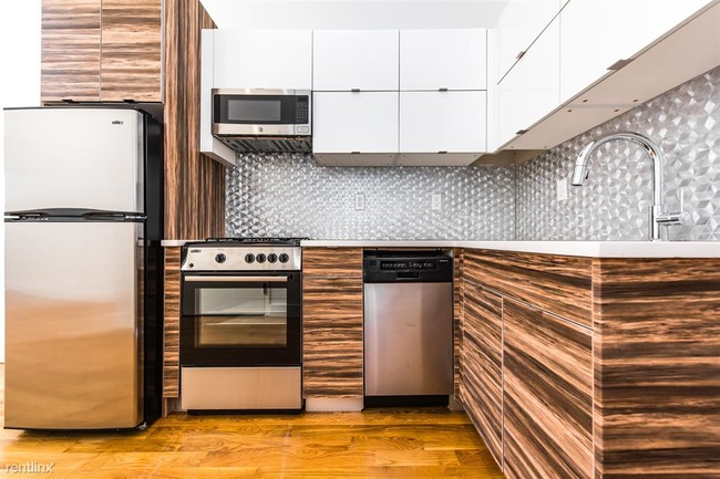 Building Photo - 135 Bleecker St