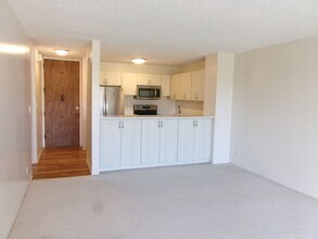 Building Photo - 1717 Mott Smith Dr