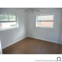 Building Photo - 516 20th St