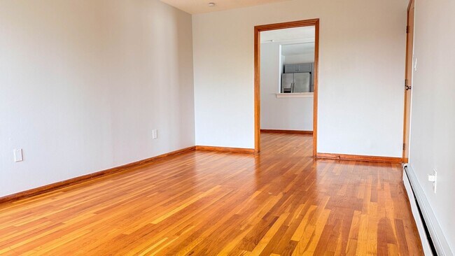 Foto del edificio - Charming 3BR , 2 BTHRM Duplex in Elizabeth