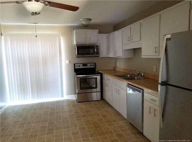 Building Photo - 1305 Ireland Dr