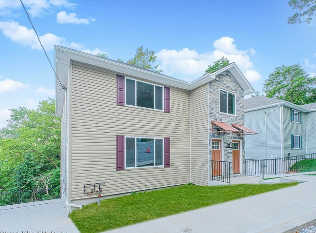 Building Photo - 17 Cunard Ave