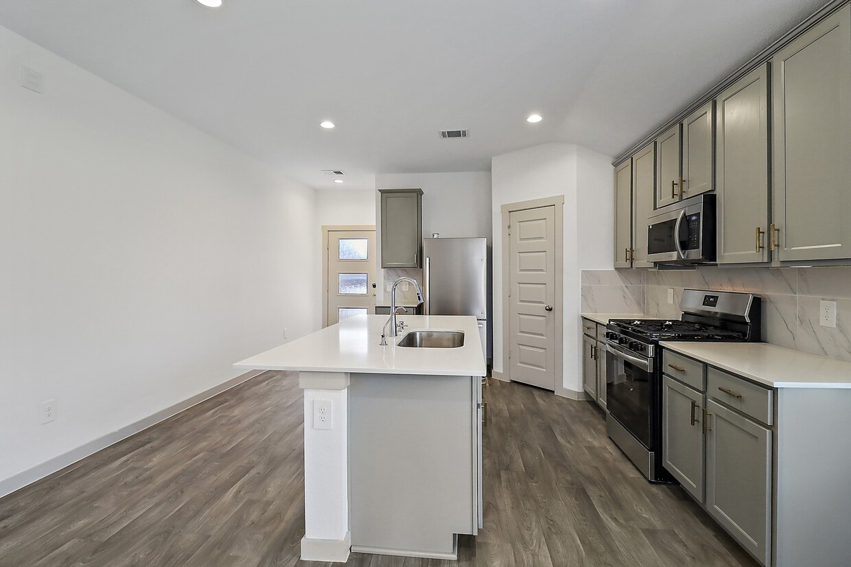 Building Photo - 14819 Cold Water Dr
