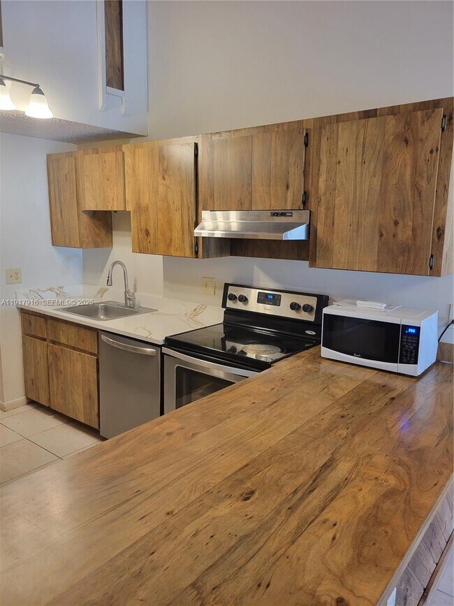 Foto del edificio - 6963 SW 40th St