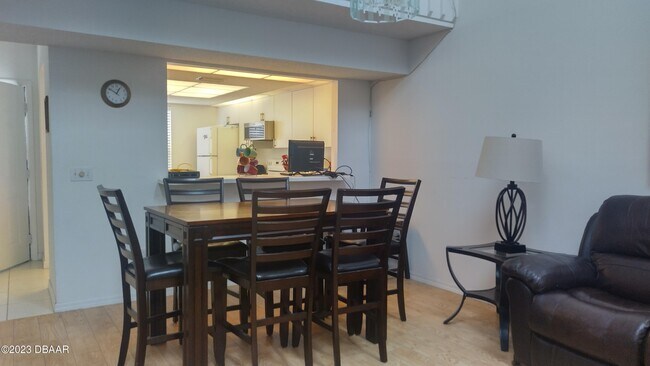 Foto del edificio - 961 S Lakewood Terrace