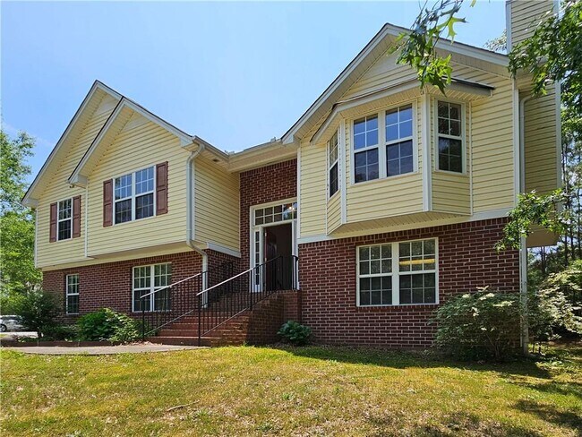 Building Photo - 1975 Sandstream Ct SW
