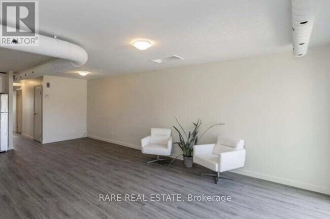 Photo du bâtiment - 252 Steel St