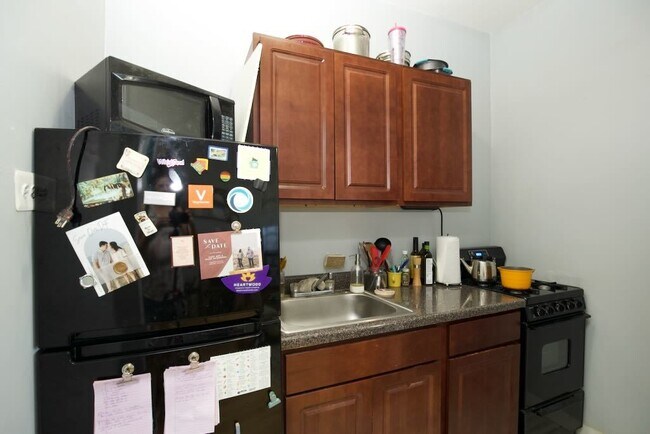Foto del edificio - 6930 N Greenview Ave