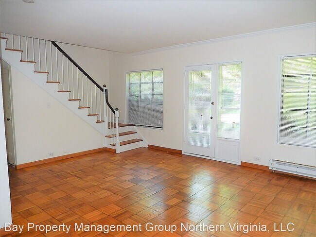 Building Photo - 3 br, 1 bath House - 3634 VALLEY DR #518-36