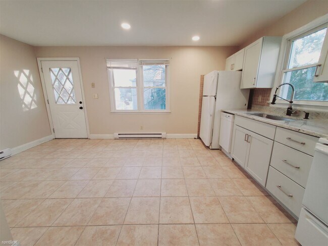 Building Photo - 2 br, 1 bath Townhome - 43 Palmer Ave Unit 2