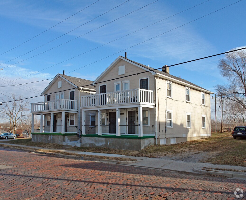 Primary Photo - 204-220 N Irwin St