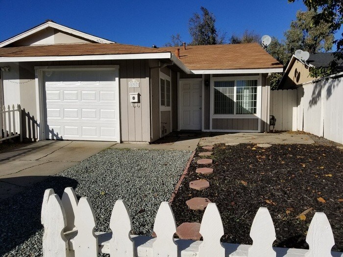 Primary Photo - 137 E Trident Dr