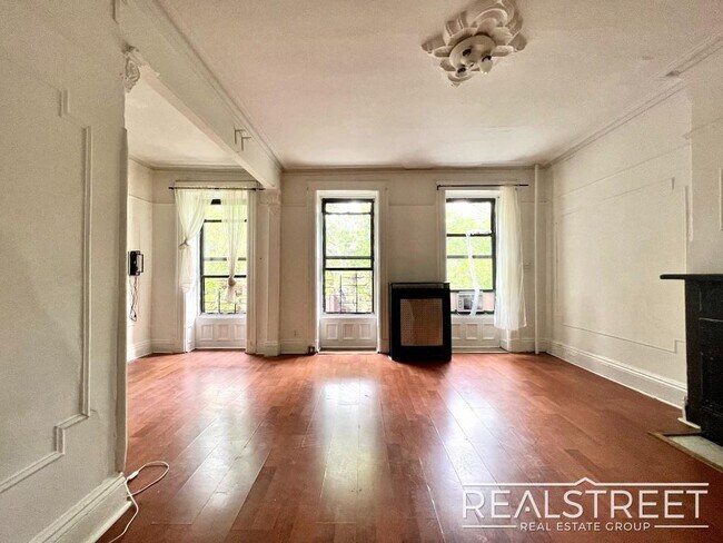 Foto del edificio - Charming 1 BED in Bed Stuy Brownstone!