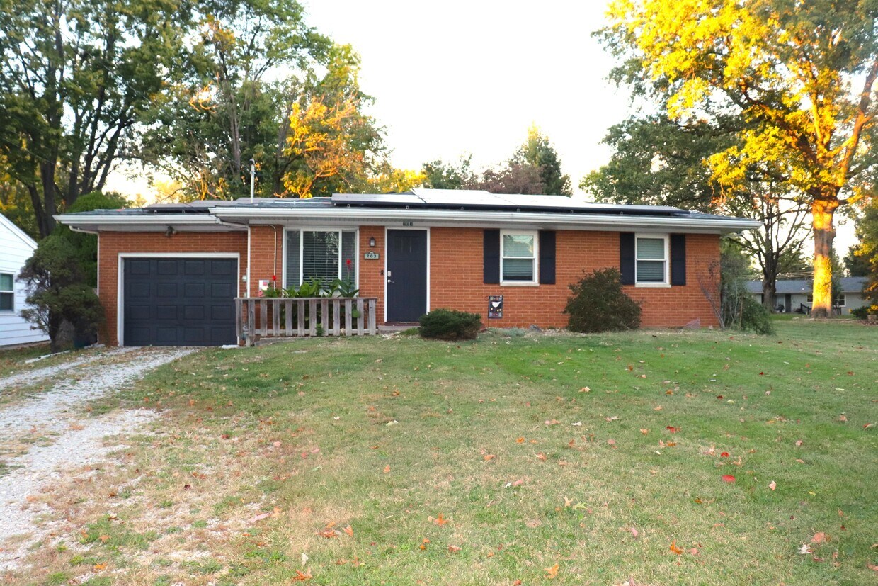 Primary Photo - 203 Thomas Terrace