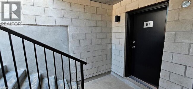 Building Photo - 410 Northfield Dr W
