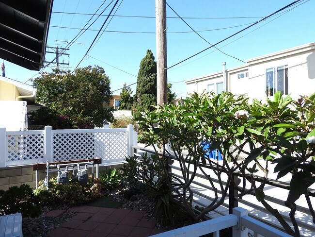 Building Photo - 3700cres