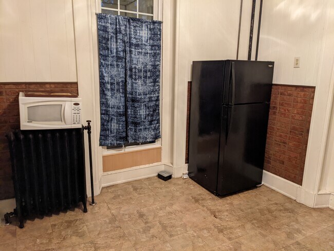 Kitchen/dining (180 sq ft) - 203 walnut St