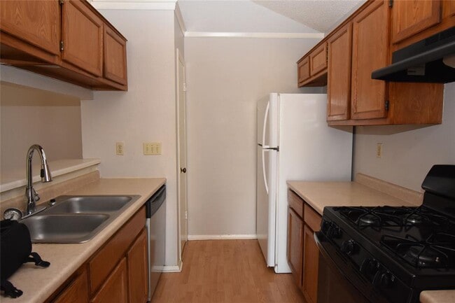 Building Photo - 2114 Cedar Bend Dr