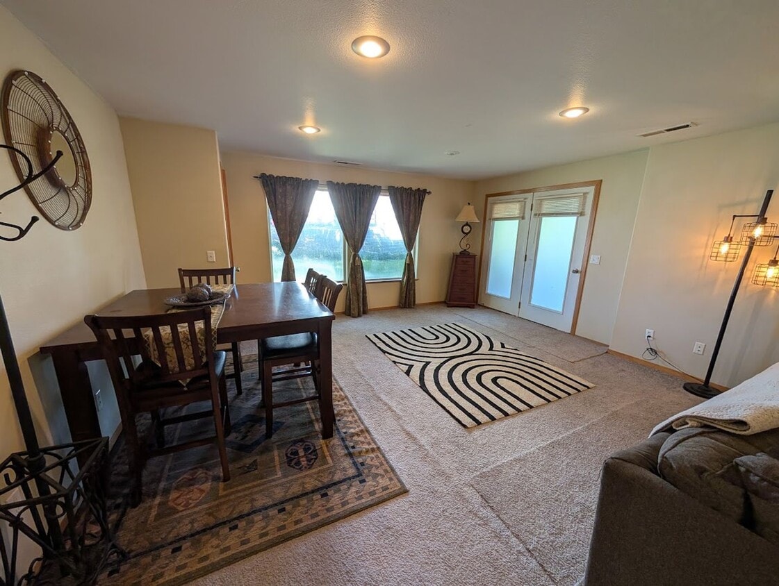 Primary Photo - Gorgeous large Clarkston Heights duplex