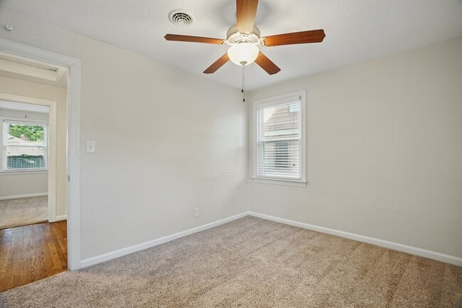 Building Photo - 144 W Randall Ave