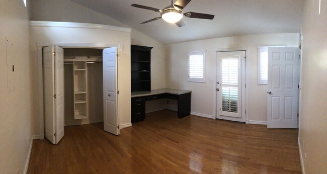 Bedroom large enough for King Size Bed - 405 E Robinson Ave