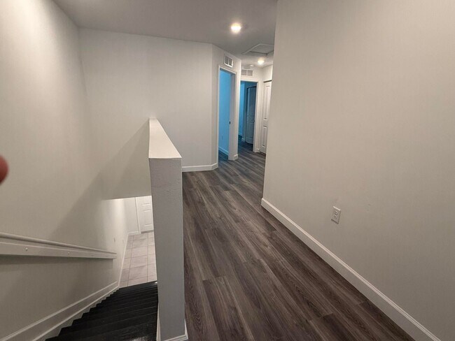 Foto del edificio - 6907 Broadwater Ln