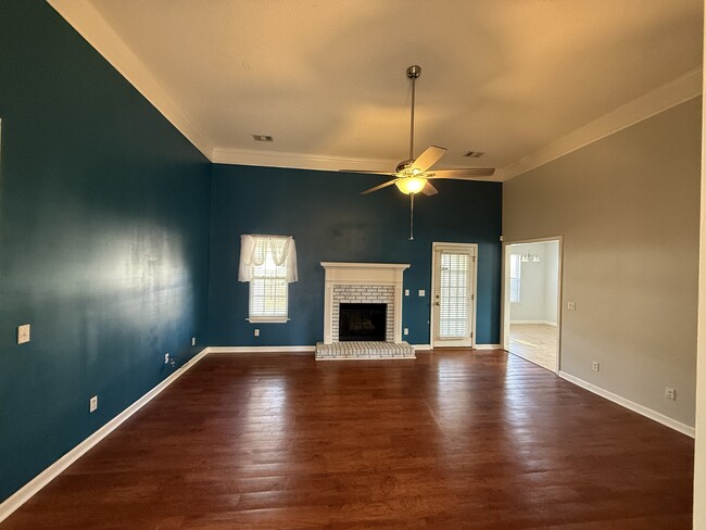 Foto del edificio - 100 Englewood Ct