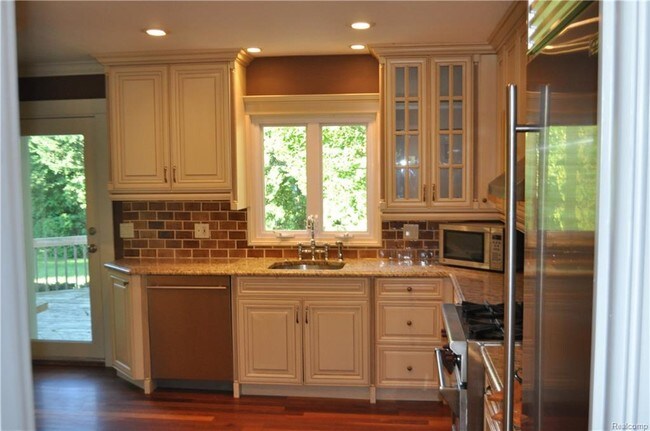 Building Photo - 3925 Mt Vernon Dr