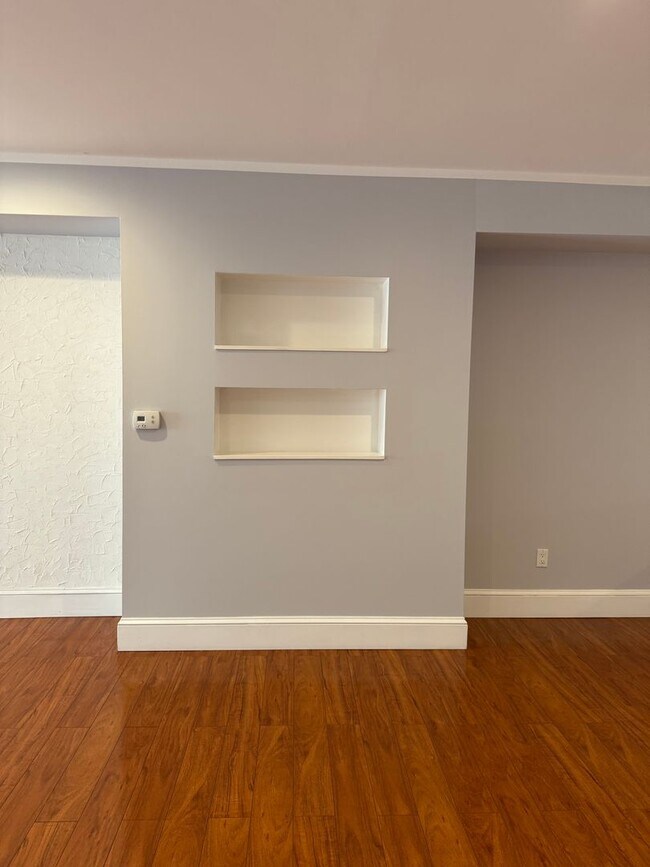 Foto del edificio - Spacious 3-Bedroom 1.5-Bathroom Home in Po...