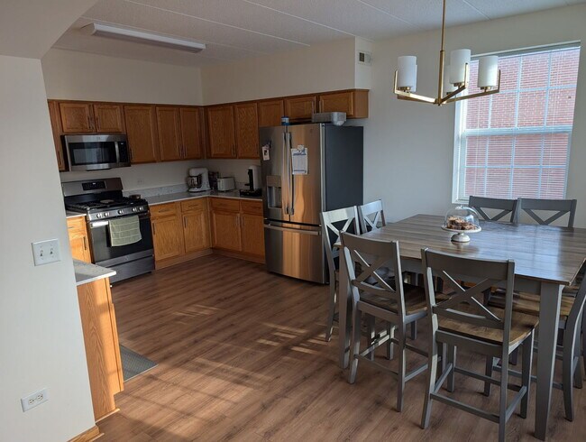 Foto del edificio - 16641 Liberty Cir