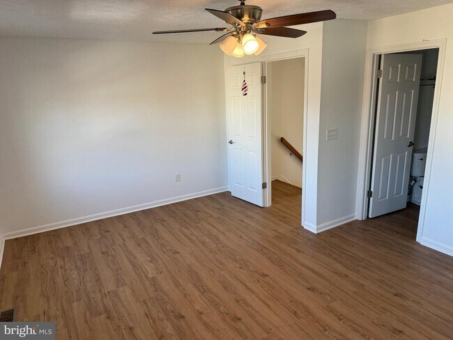 Foto del edificio - 946 Chesney Ln