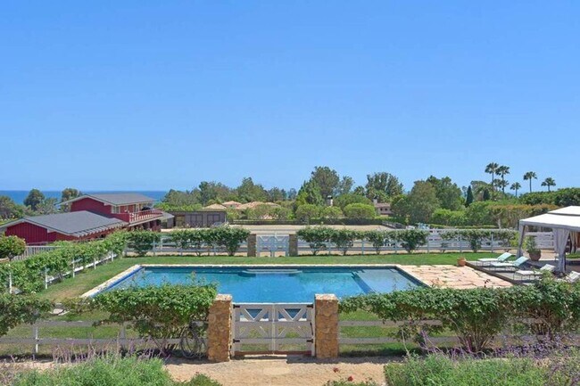 Foto del edificio - 27545 Pacific Coast Hwy
