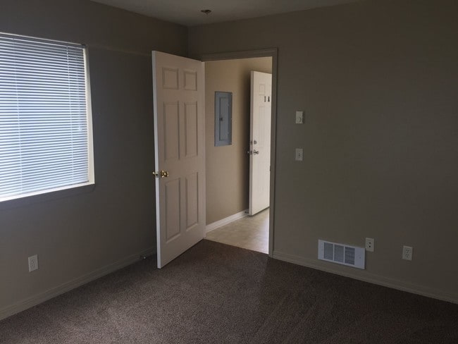 Building Photo - 6 Big River Rd