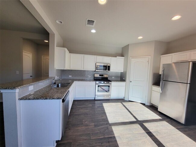 Foto del edificio - 13925 Heywood Dr